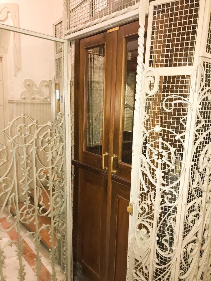 El Botones - Puerta Del Sol Apartman Madrid Kültér fotó
